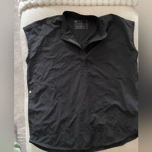 Rafaela scrub top like new